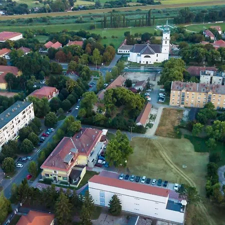 Hotel Szeghalom ホテル 4*